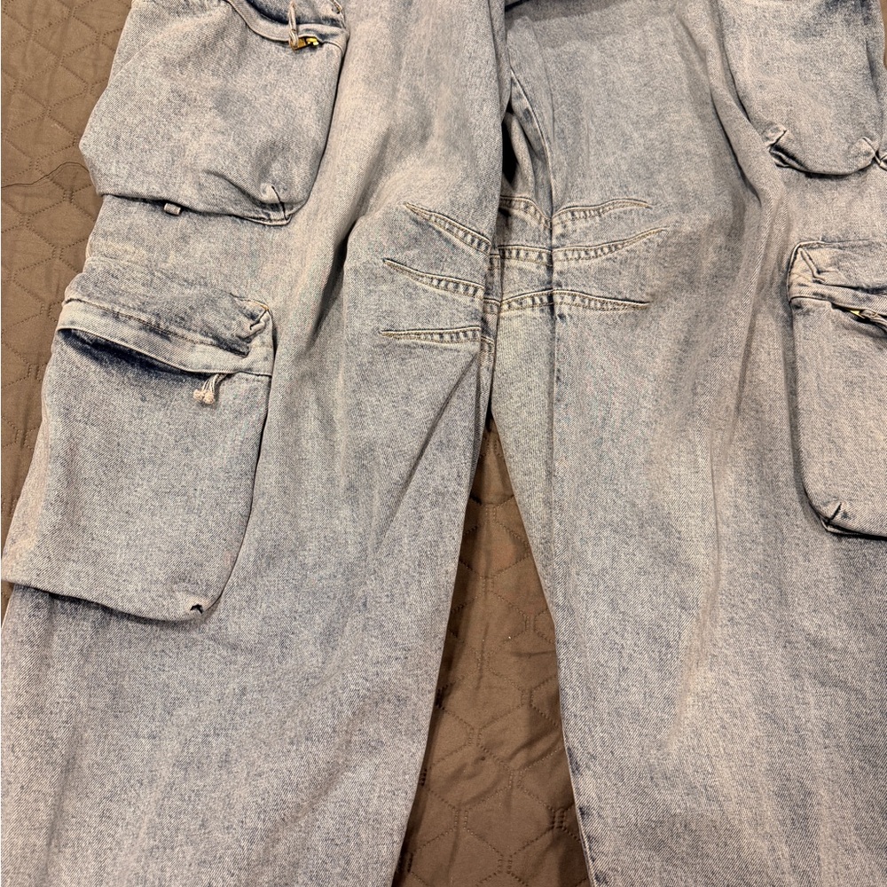 Good American Cargo Pants: Tall Girl Friendly! - Picture 3 of 6
